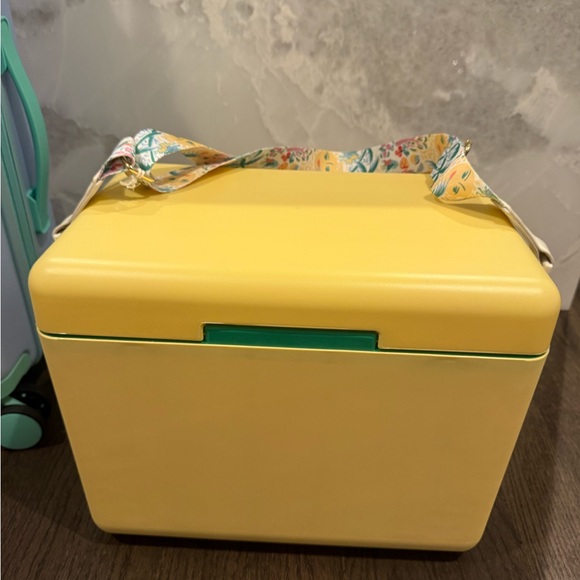 Roller Rabbit x Target Yellow Cooler - Picture 4 of 7